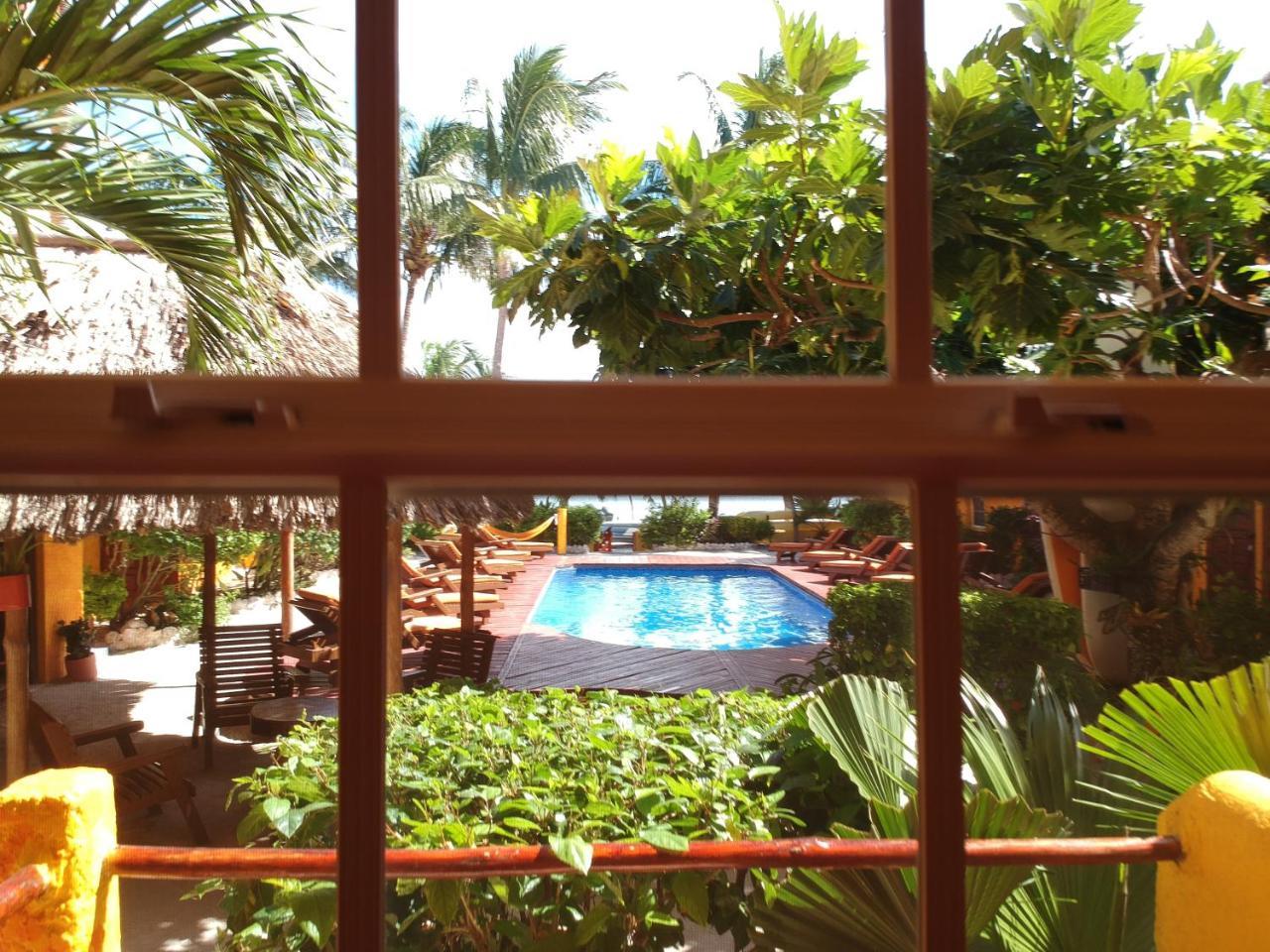 Seaside Cabanas Hotel Caye Corker Exterior foto