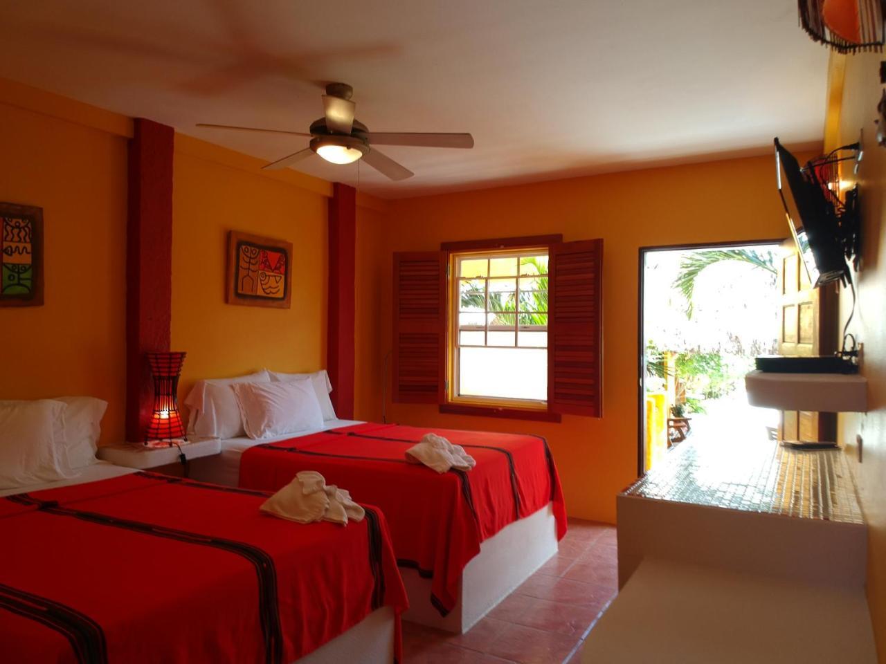 Seaside Cabanas Hotel Caye Corker Exterior foto