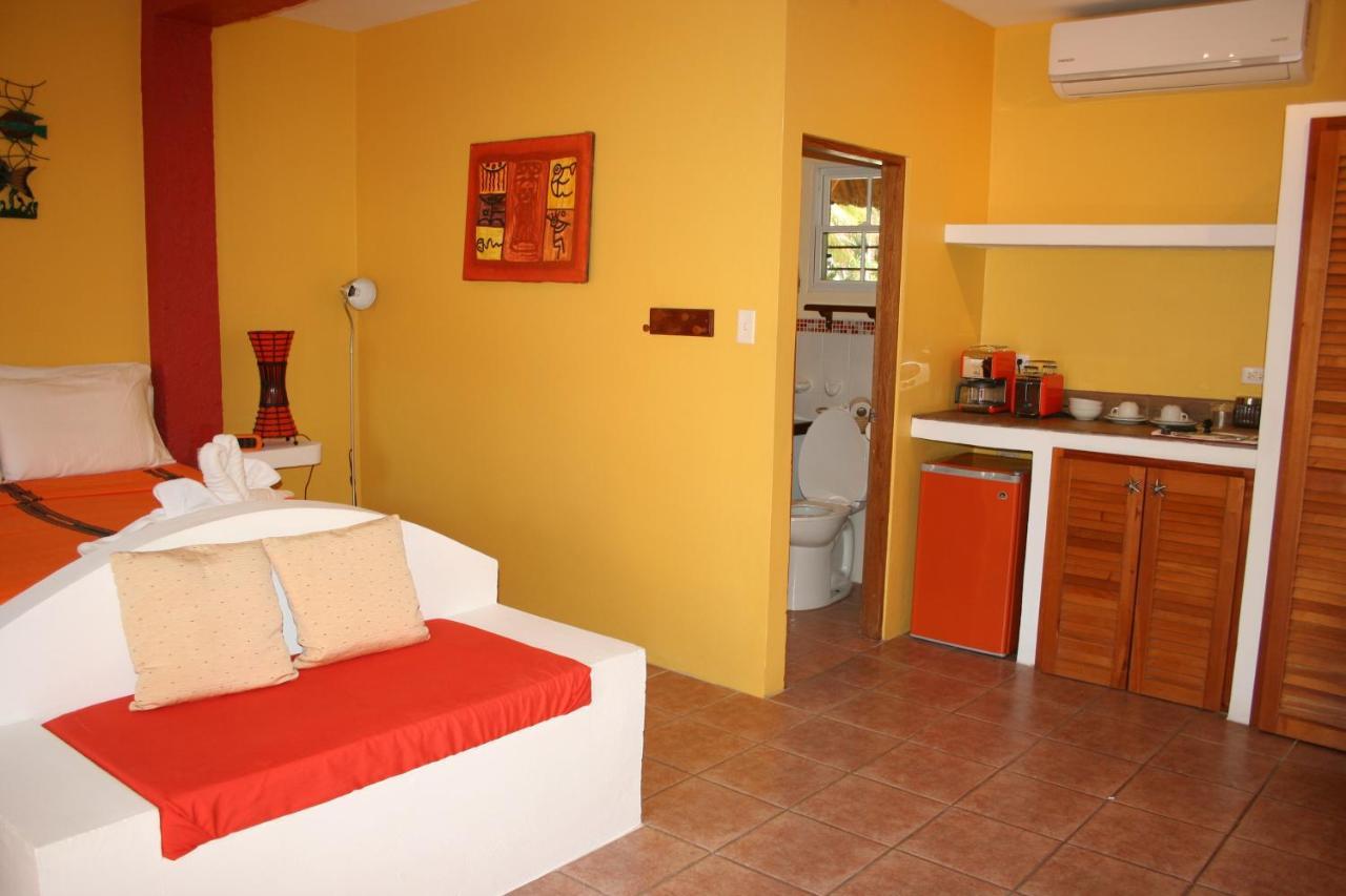 Seaside Cabanas Hotel Caye Corker Exterior foto