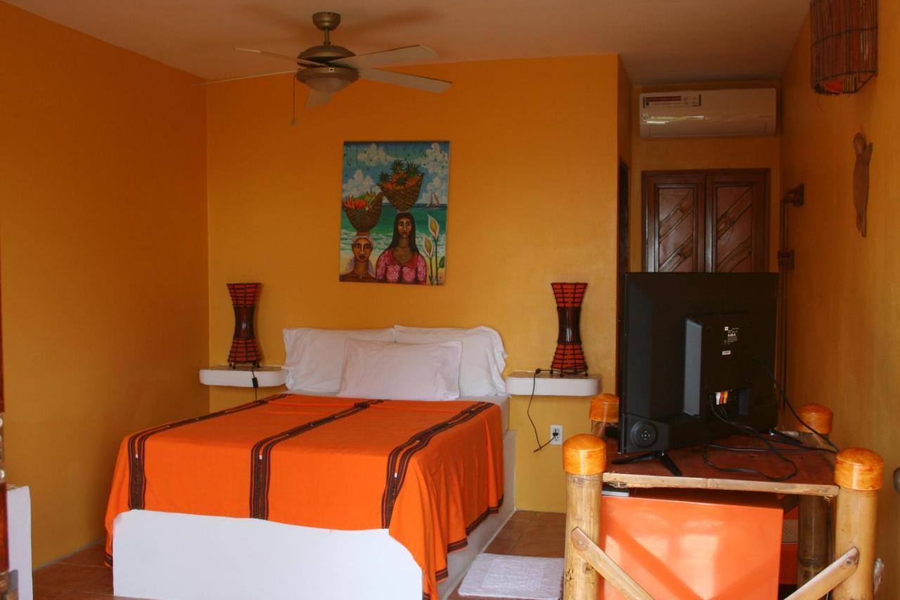 Seaside Cabanas Hotel Caye Corker Exterior foto